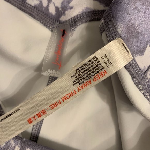 NWOT Free People Print Wave Rider Leggings 3 Pockets Size Large - Picture 12 of 12